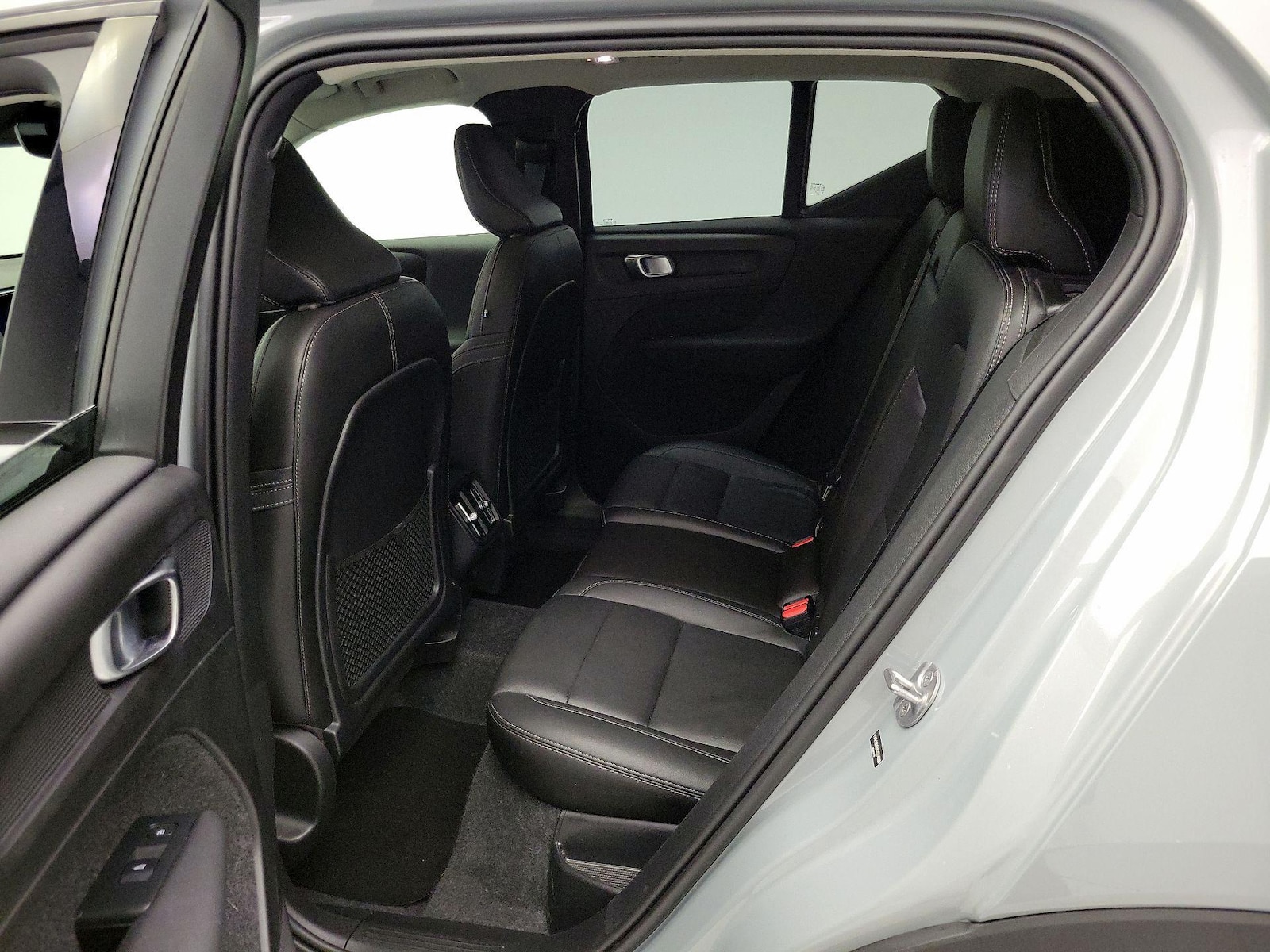 2025 Volvo XC40 Plus - Photo 20