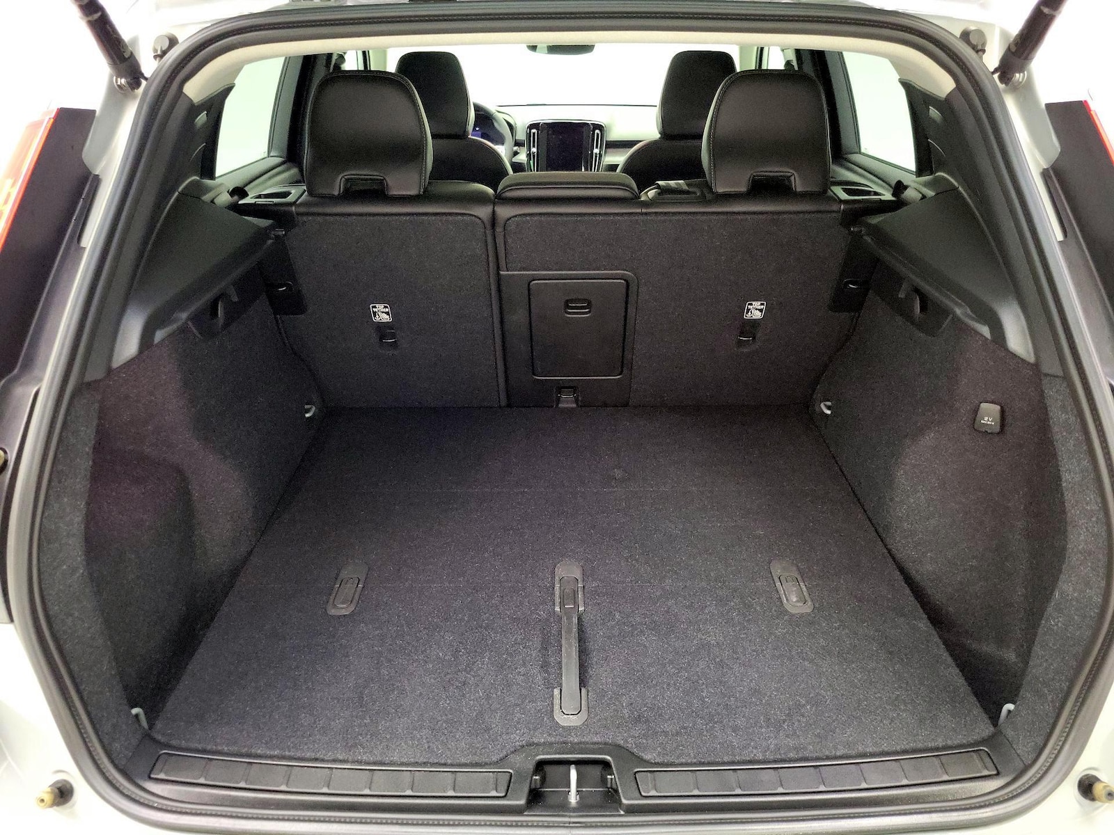 2025 Volvo XC40 Plus - Photo 21