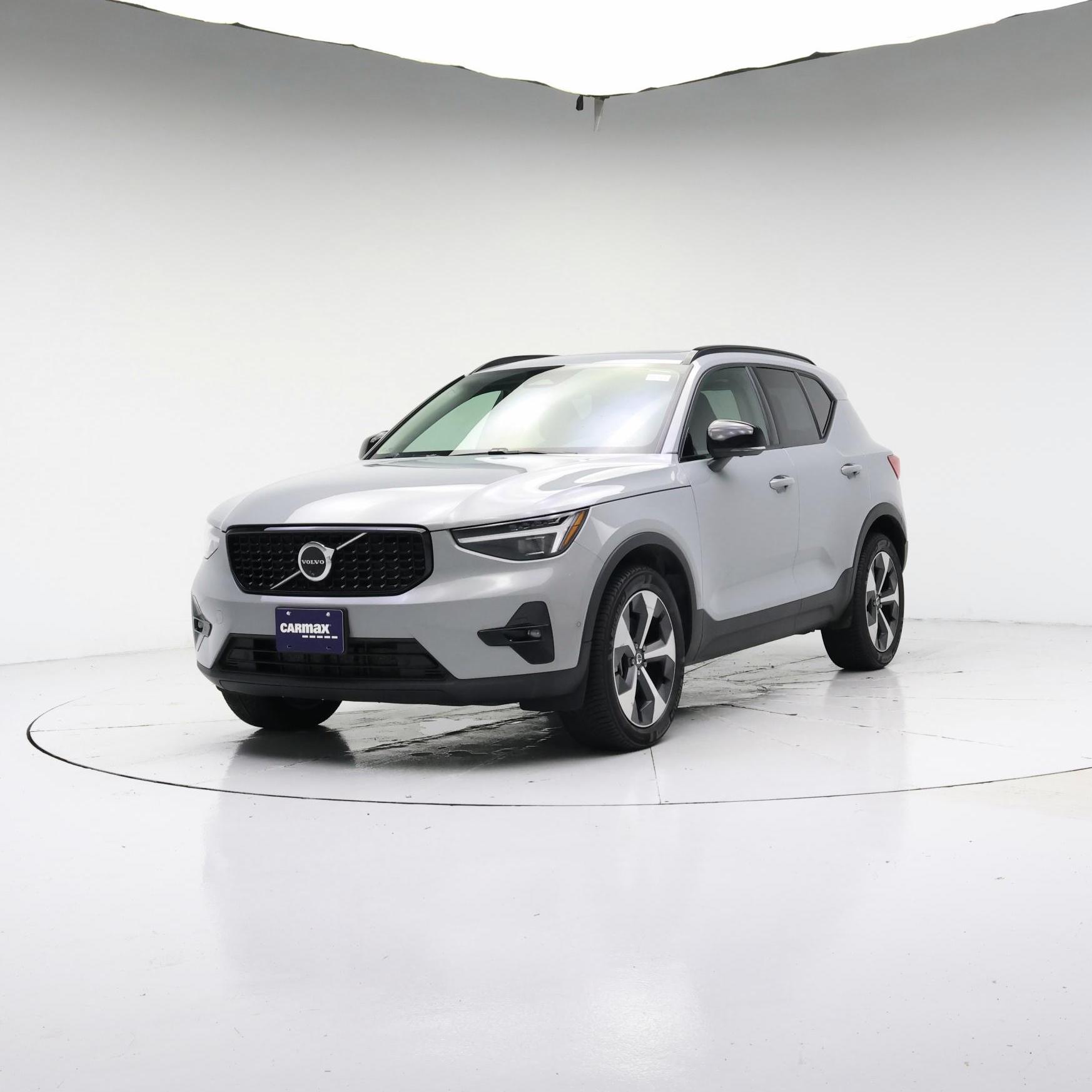 Thumbnail: 2025 Volvo XC40 - 4
