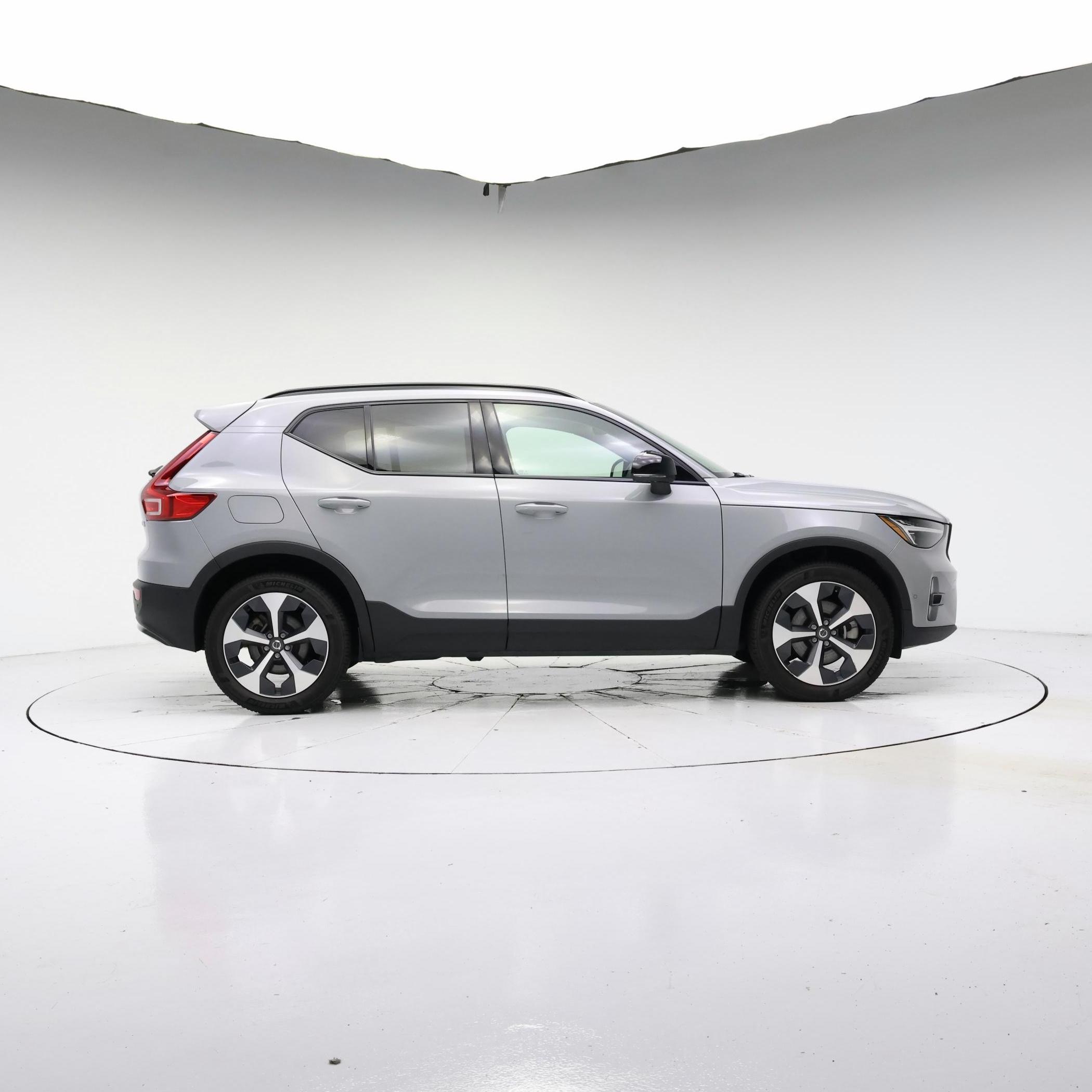 Thumbnail: 2025 Volvo XC40 - 7