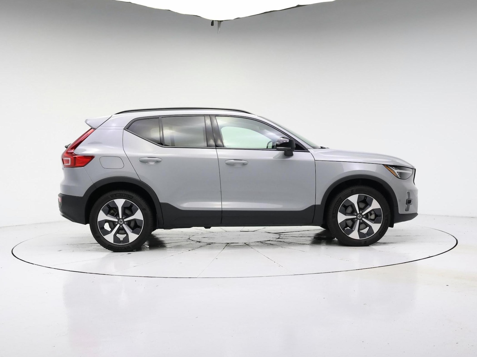 2025 Volvo XC40 Plus - Photo 8