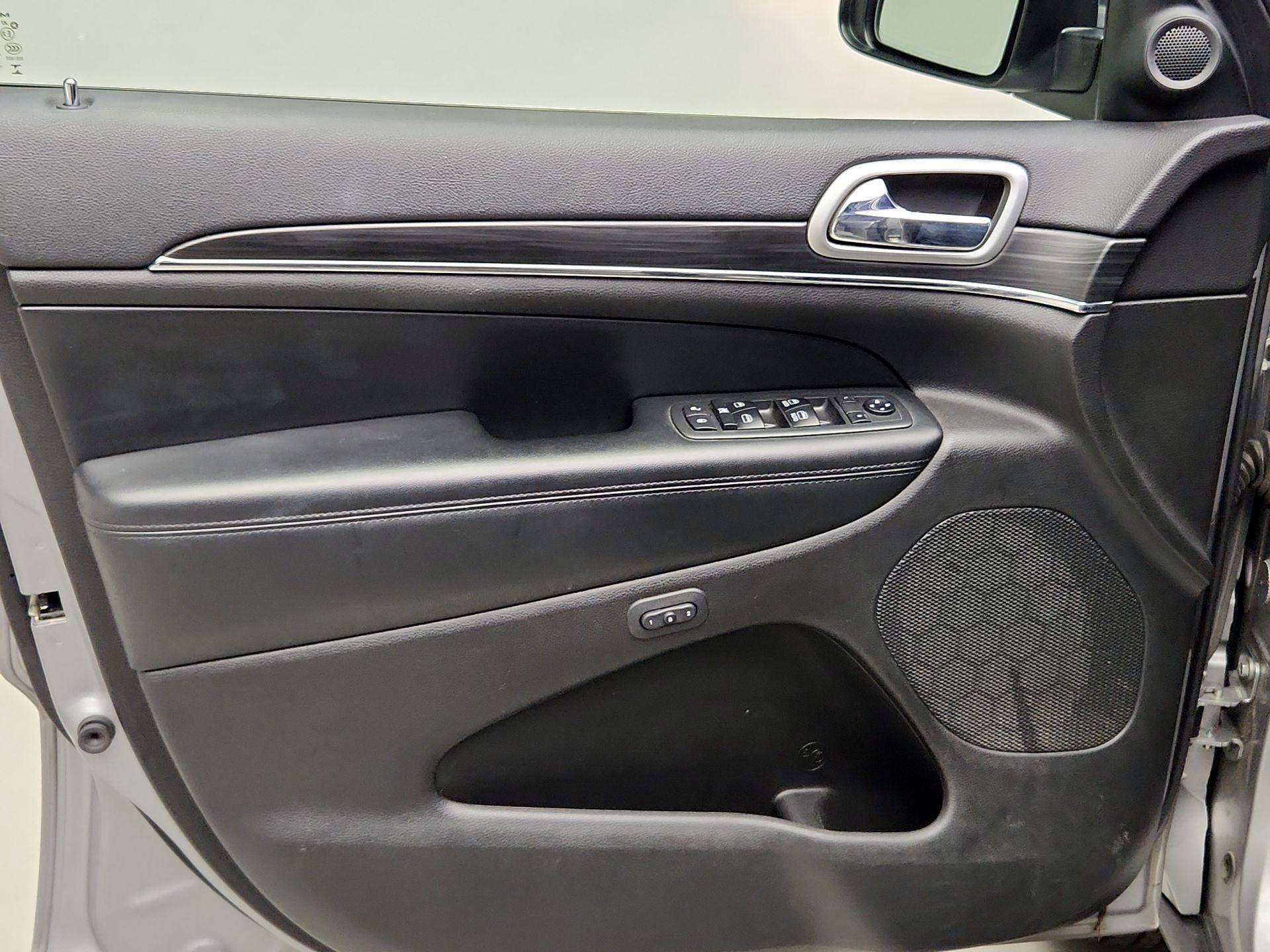 Thumbnail: 2019 Jeep Grand Cherokee - 10