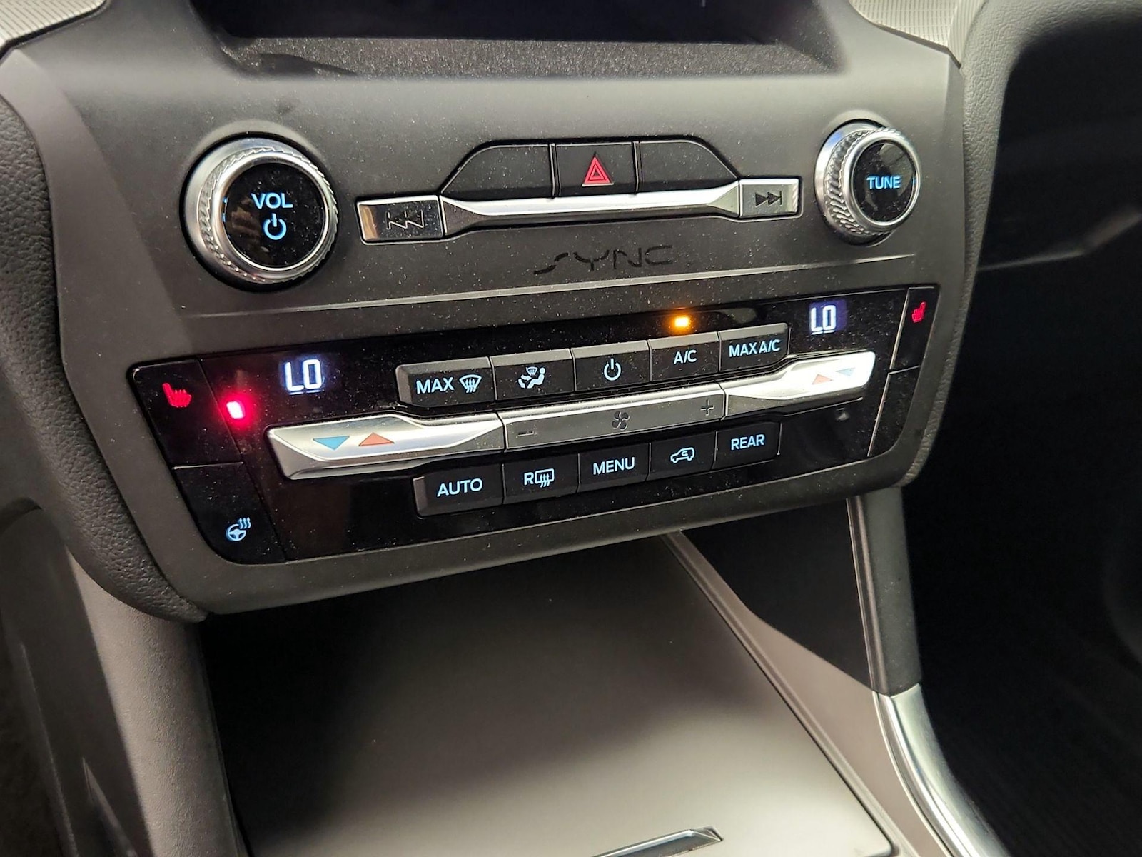 2020 Ford Explorer XLT - Photo 17