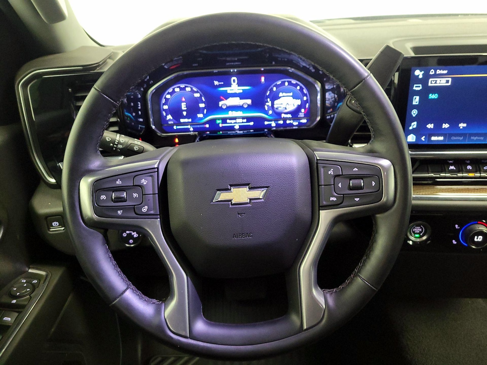 2024 Chevrolet Silverado 1500 LT - Photo 11