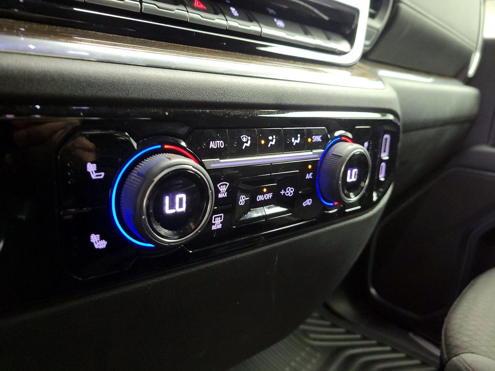 2024 Chevrolet Silverado 1500 LT - Photo 15