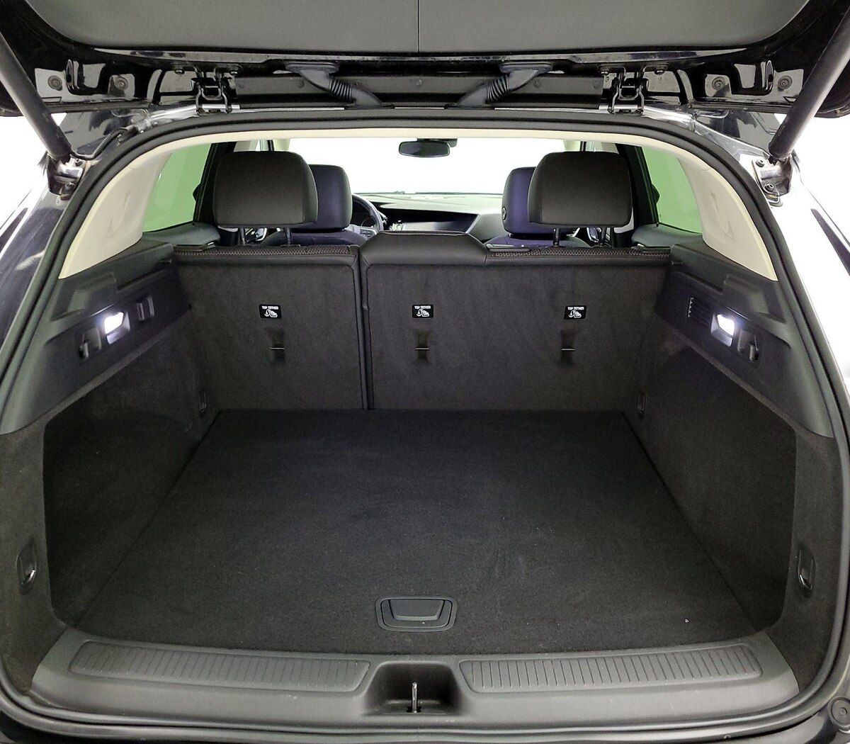 Trunk/Cargo (Seats Up)