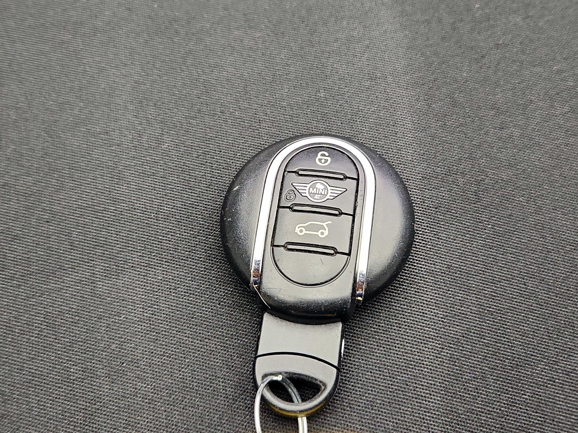 Thumbnail: 2020 MINI Cooper - 20