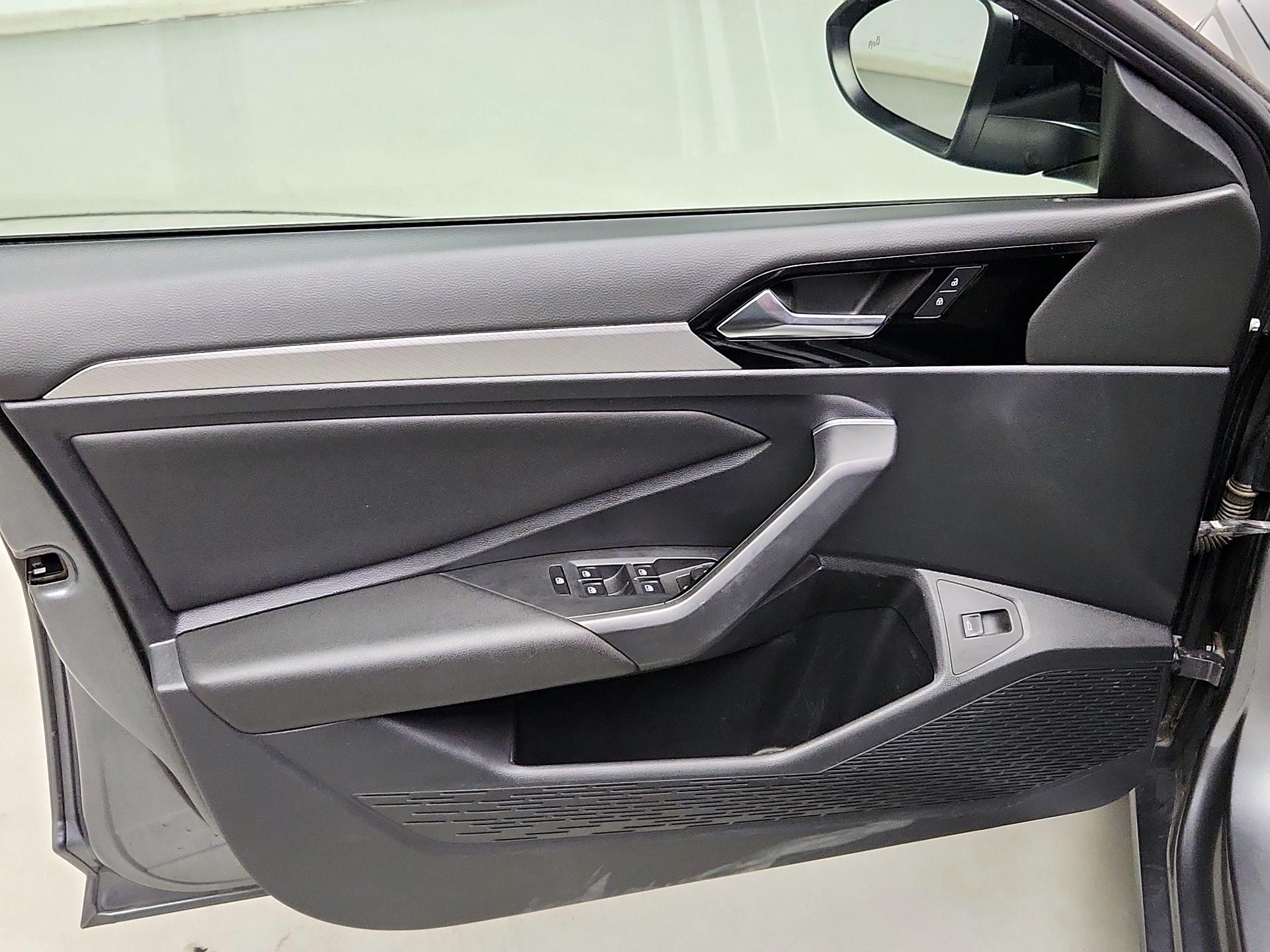 Thumbnail: 2019 Volkswagen Jetta - 10