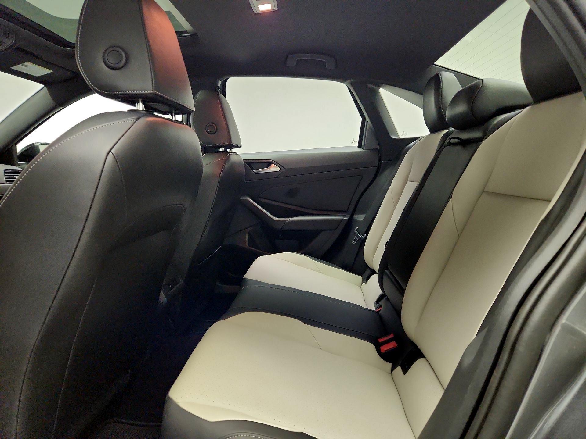 Thumbnail: 2019 Volkswagen Jetta - 18