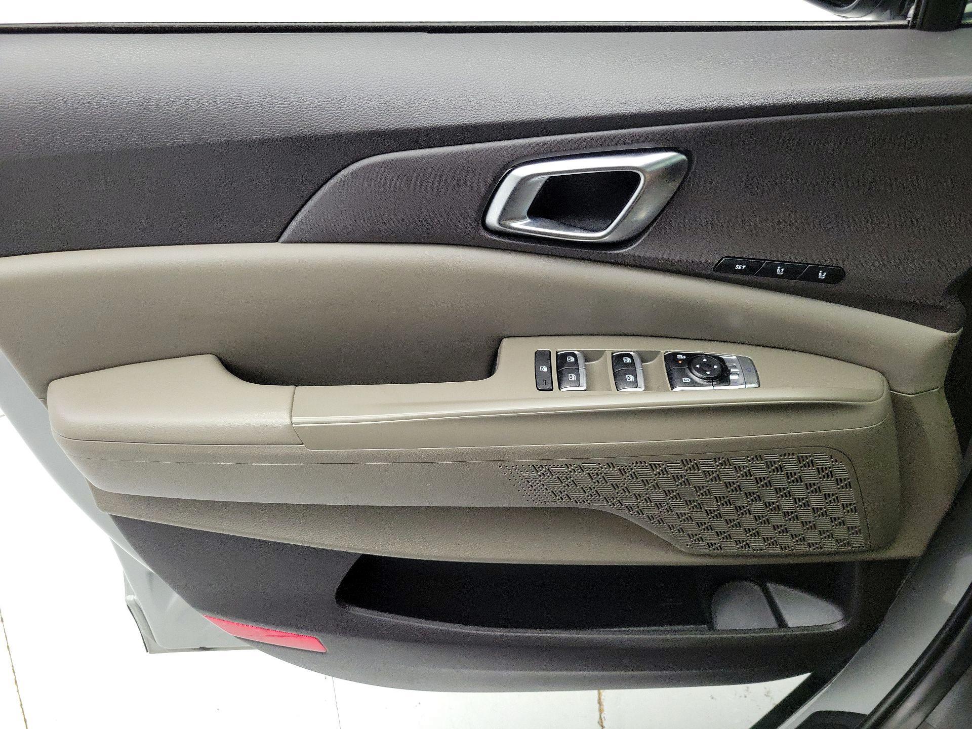 Thumbnail: 2025 Kia Carnival - 12