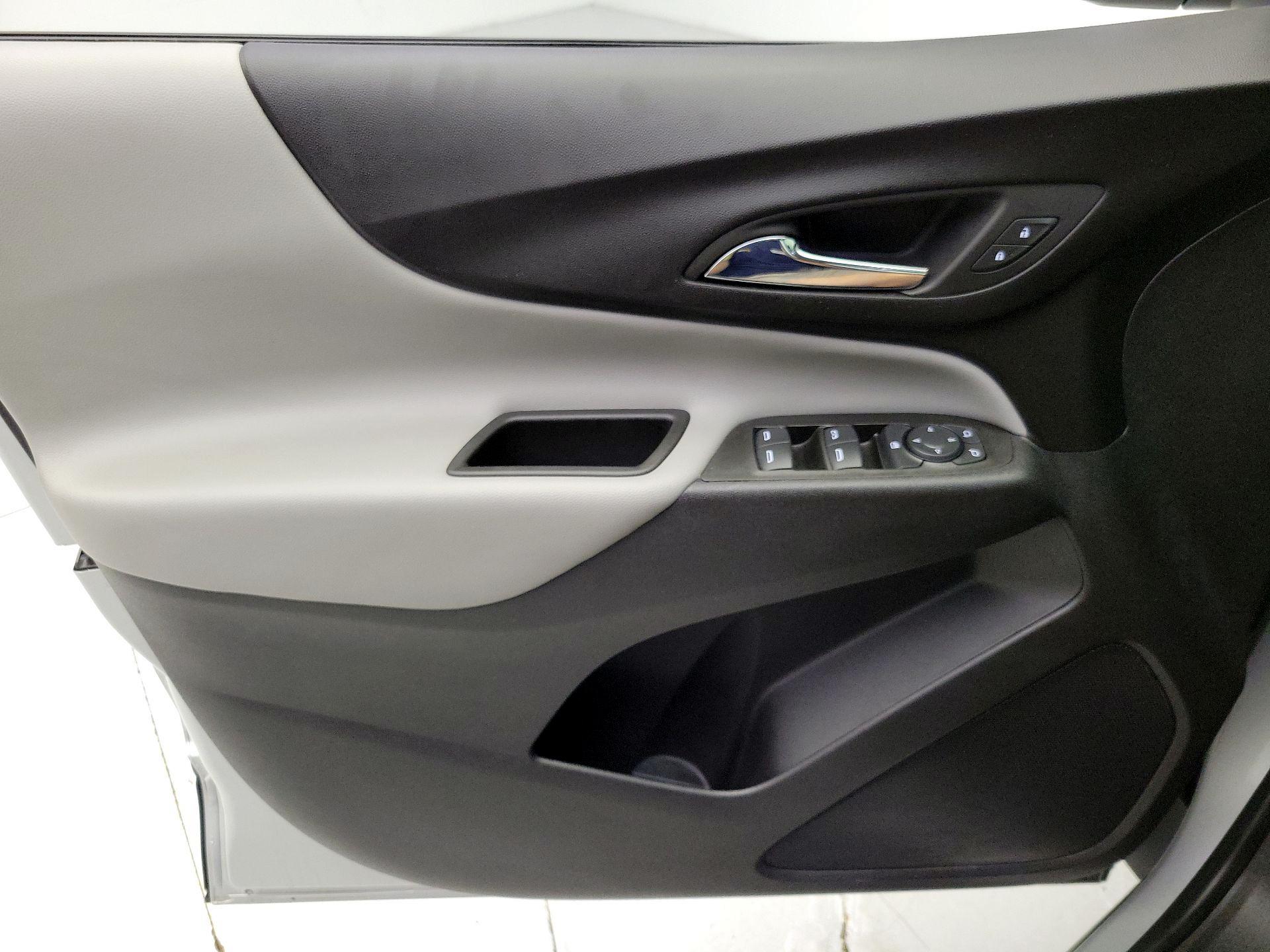 Thumbnail: 2022 Chevrolet Equinox - 12
