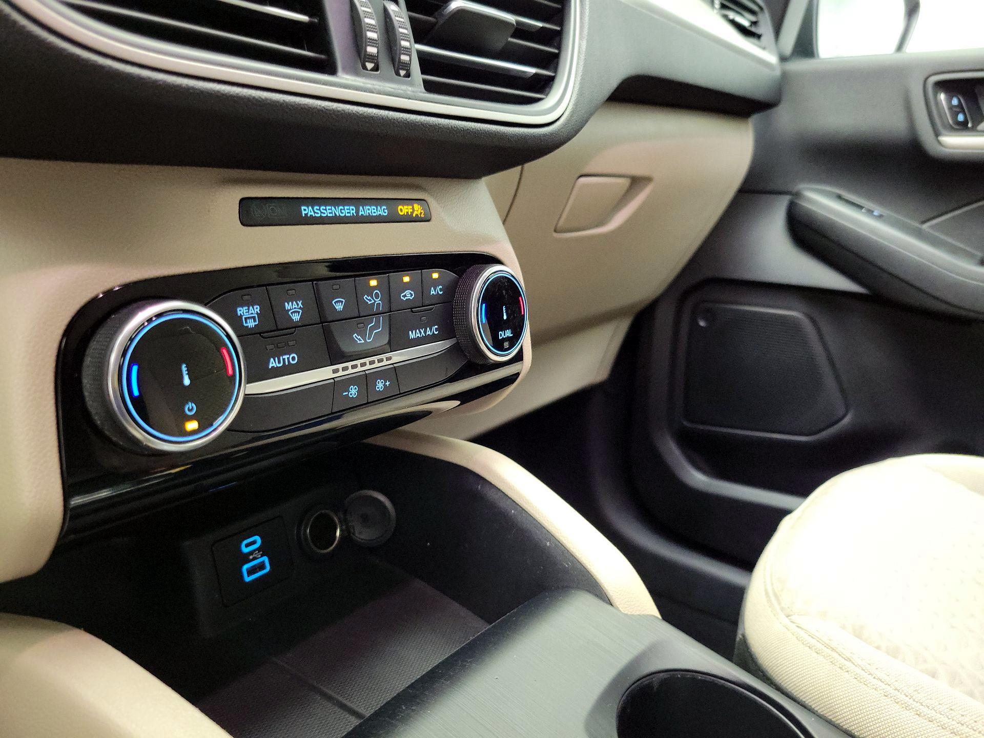 Thumbnail: 2022 Ford Escape - 16