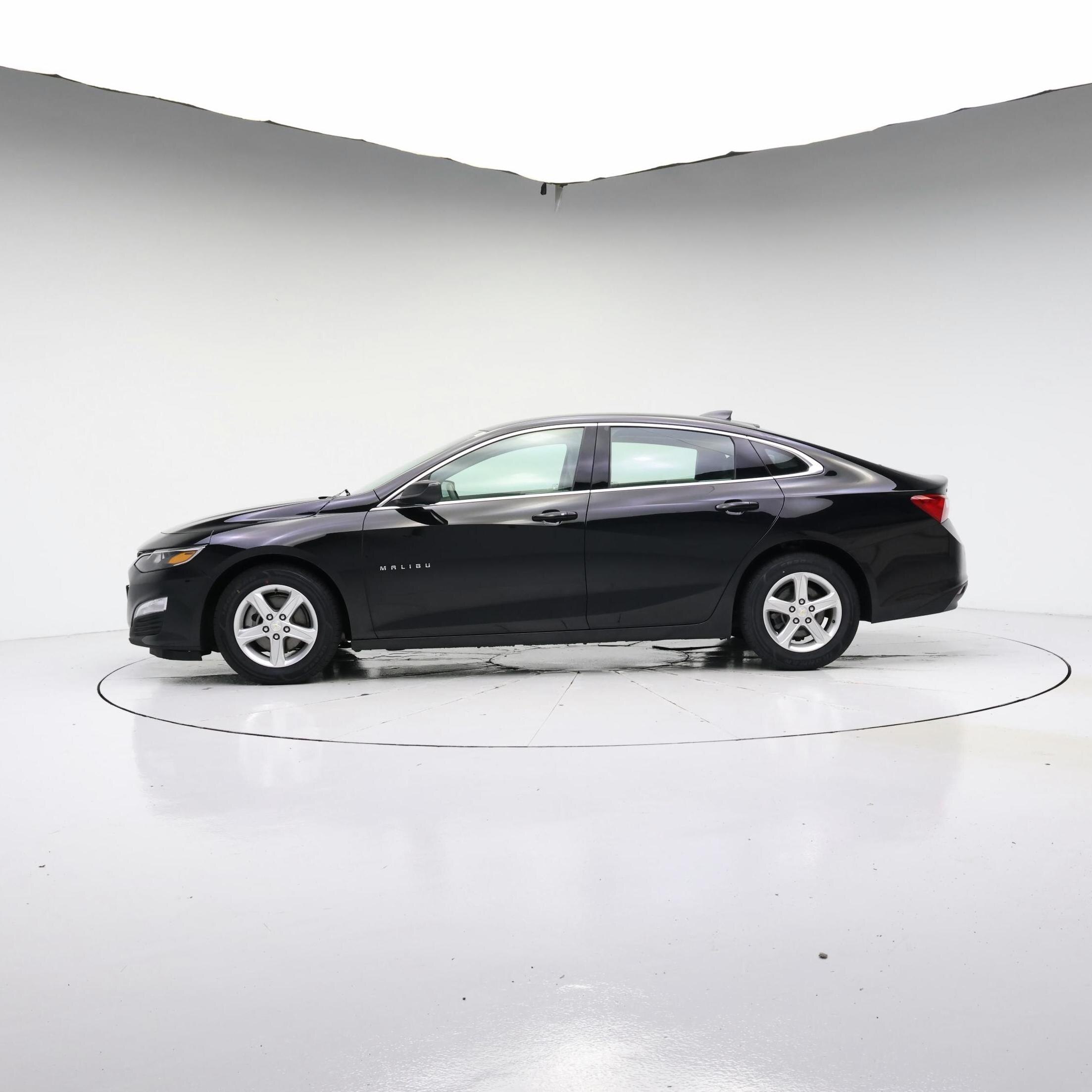 Thumbnail: 2022 Chevrolet Malibu - 3