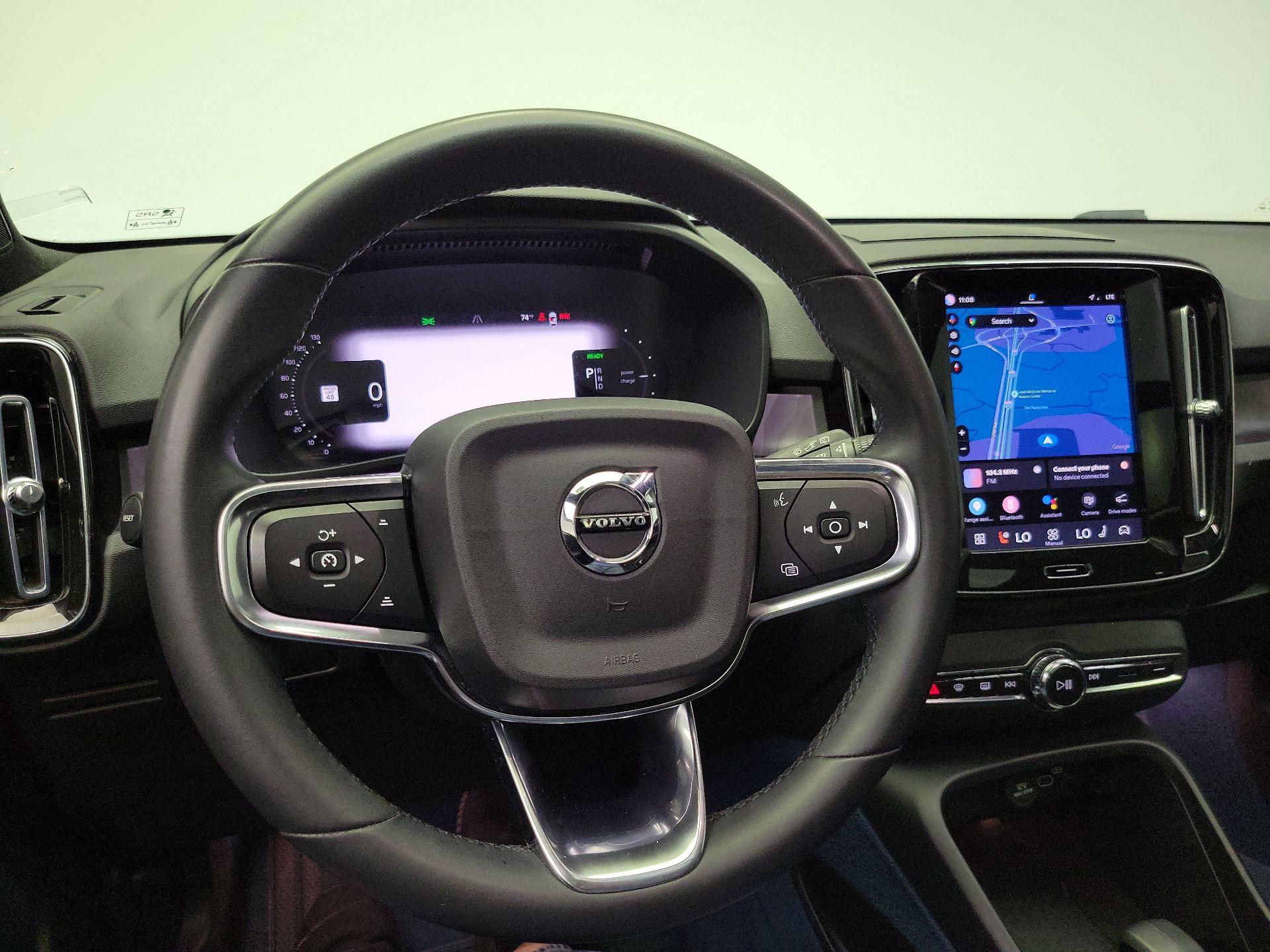 Thumbnail: 2023 Volvo XC40 - 10