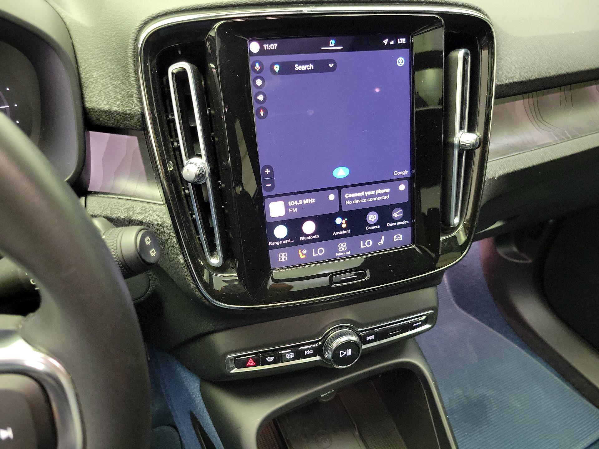 Thumbnail: 2023 Volvo XC40 - 14