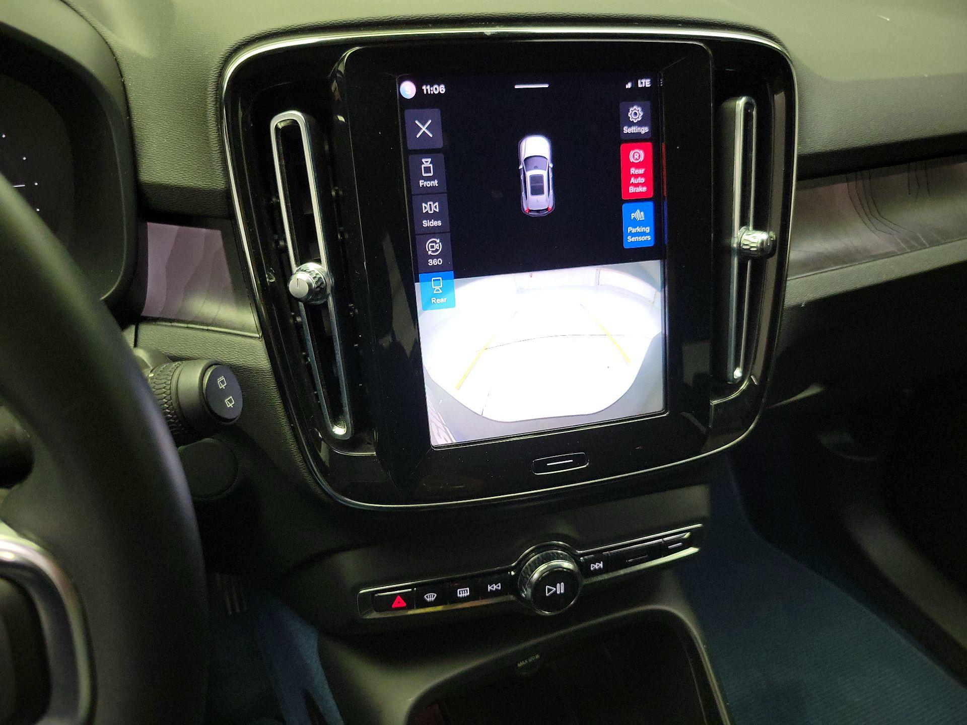 Thumbnail: 2023 Volvo XC40 - 15