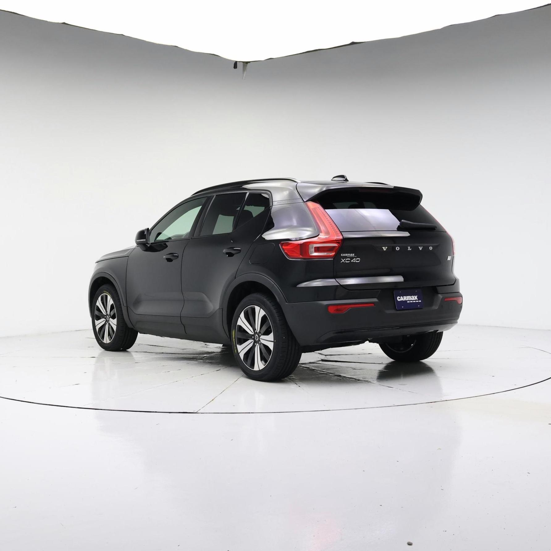 Thumbnail: 2023 Volvo XC40 - 2