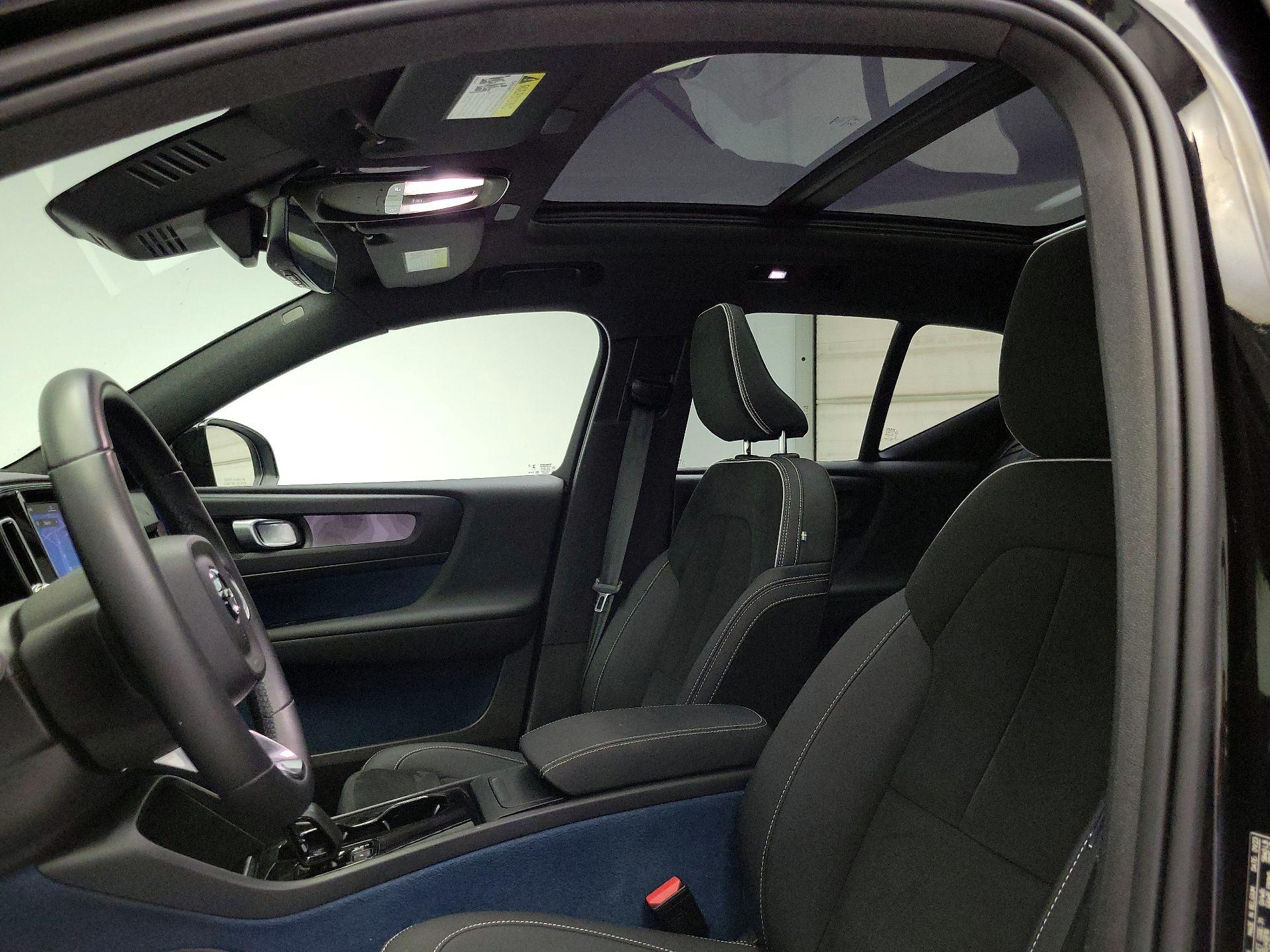 Thumbnail: 2023 Volvo XC40 - 20