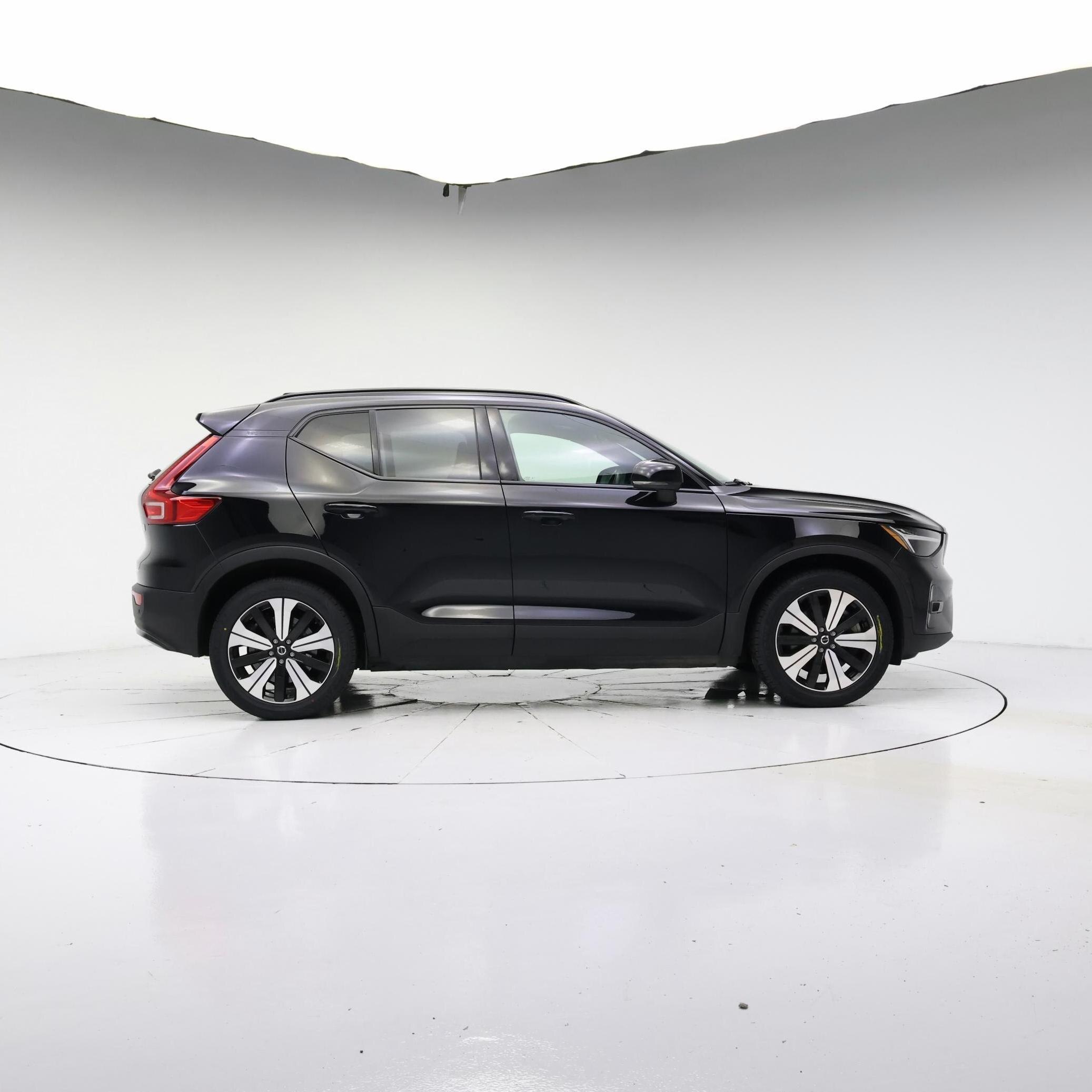 Thumbnail: 2023 Volvo XC40 - 7