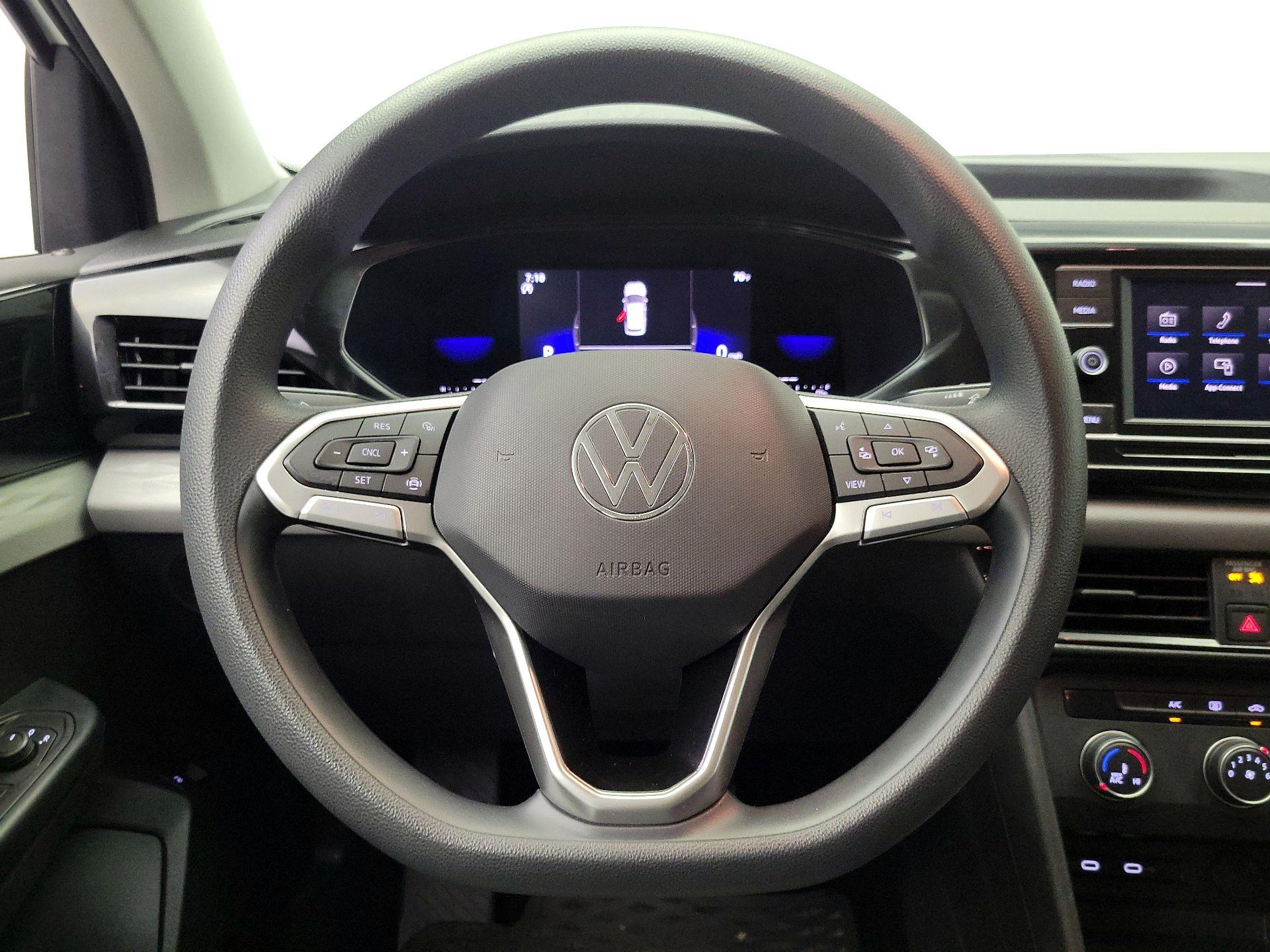 Thumbnail: 2022 Volkswagen Taos - 10