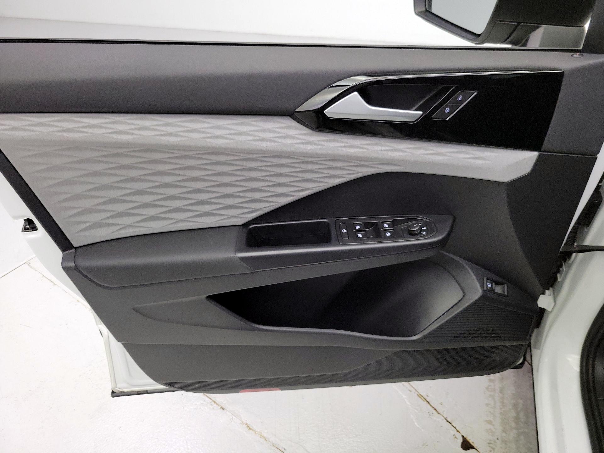Thumbnail: 2022 Volkswagen Taos - 12
