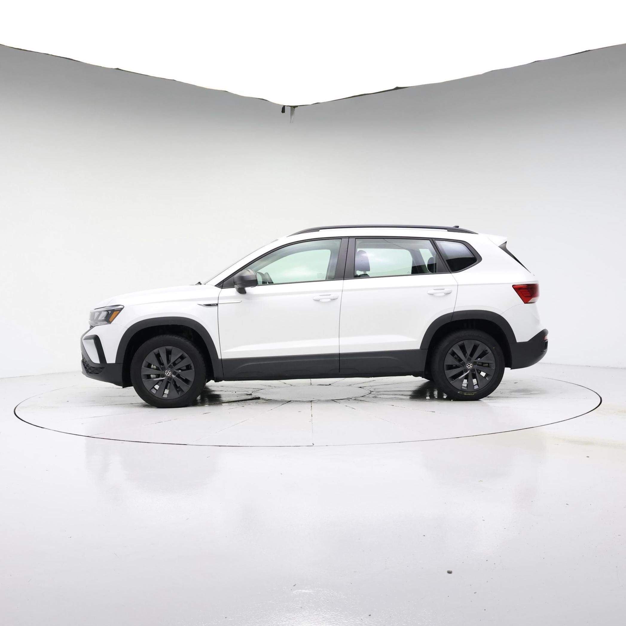 Thumbnail: 2022 Volkswagen Taos - 3