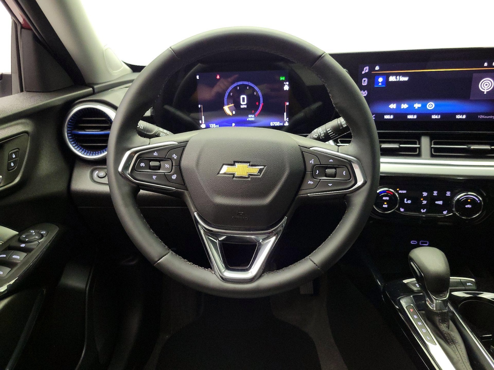 2025 Chevrolet Trax LT - Photo 11