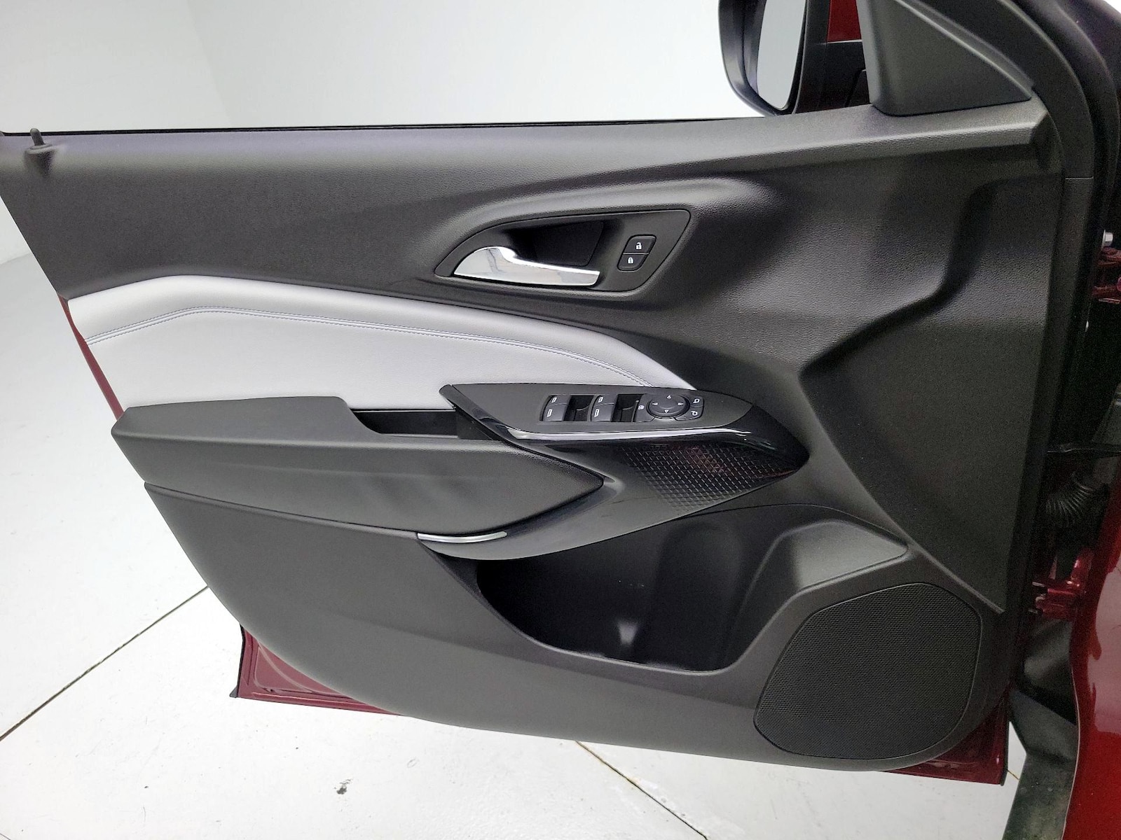 2025 Chevrolet Trax LT - Photo 13