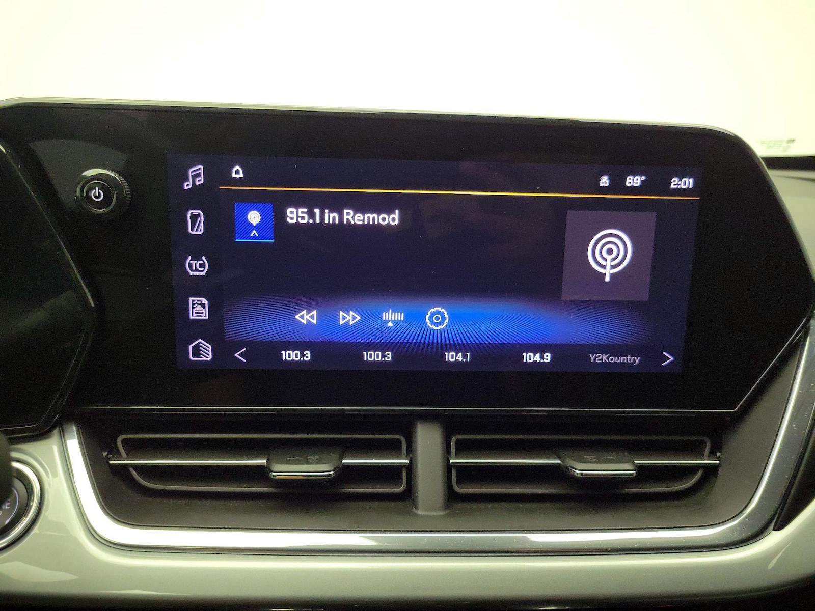 2025 Chevrolet Trax LT - Photo 16