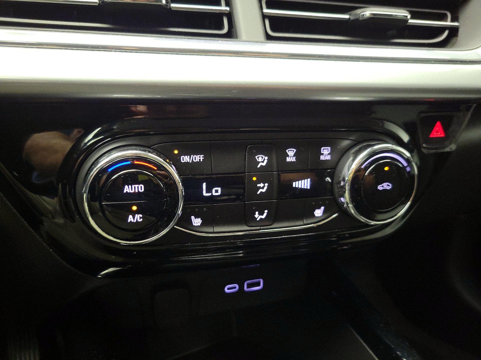 2025 Chevrolet Trax LT - Photo 17