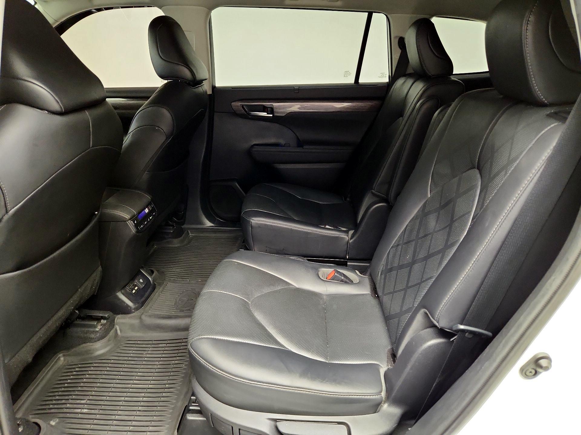 Thumbnail: 2020 Toyota Highlander - 19