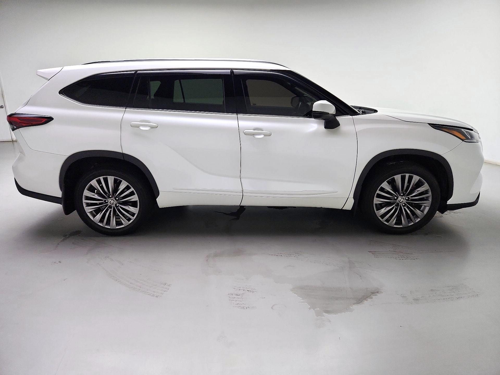 Thumbnail: 2020 Toyota Highlander - 4