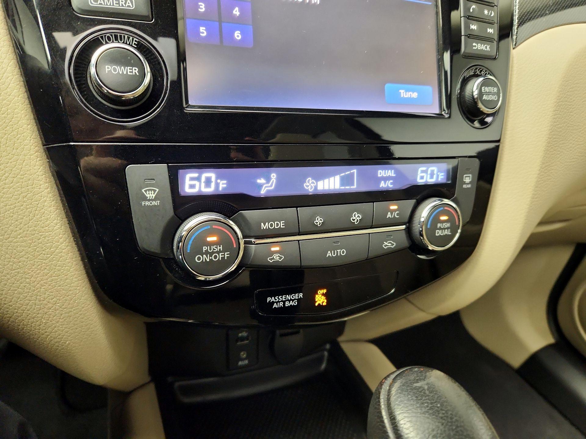 Thumbnail: 2016 Nissan Rogue - 15