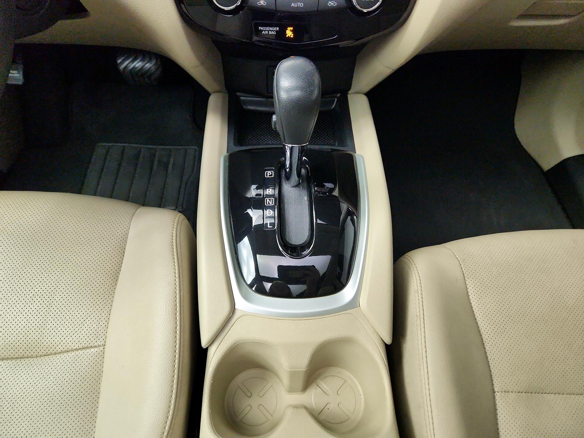 Thumbnail: 2016 Nissan Rogue - 16