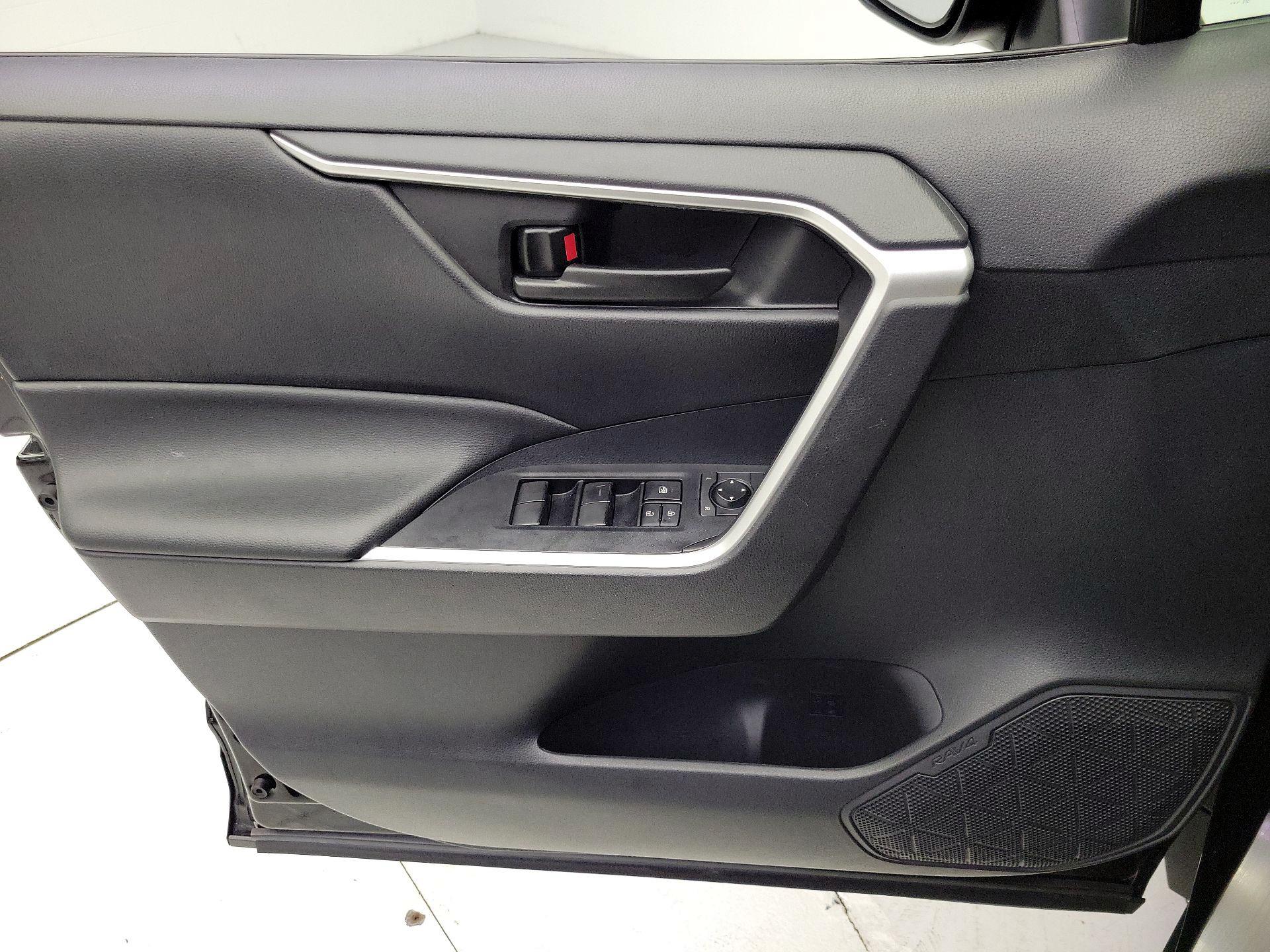 Thumbnail: 2022 Toyota RAV4 - 12