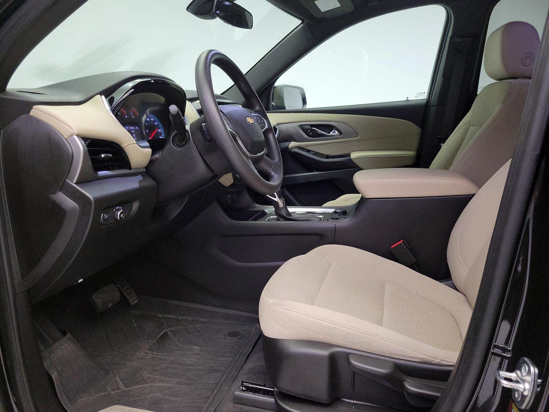 Thumbnail: 2023 Chevrolet Traverse - 11