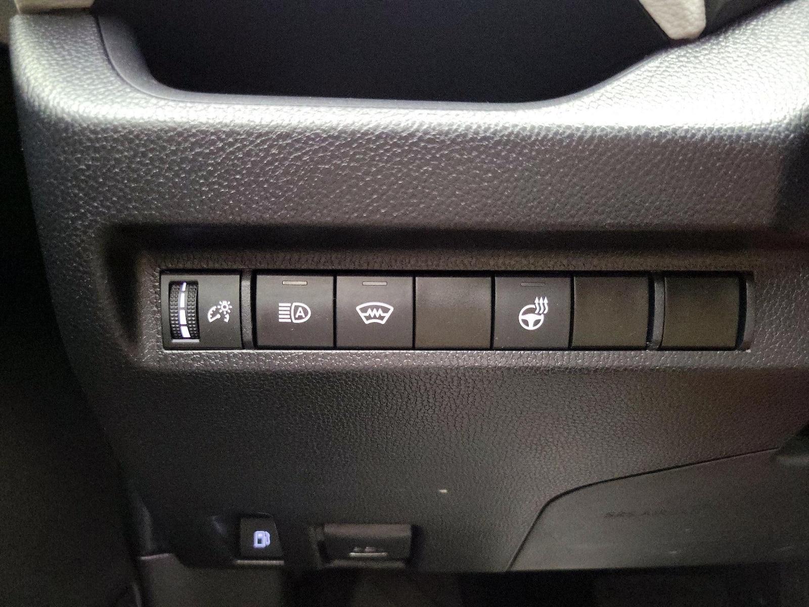 2024 Toyota RAV4 XLE - Photo 12