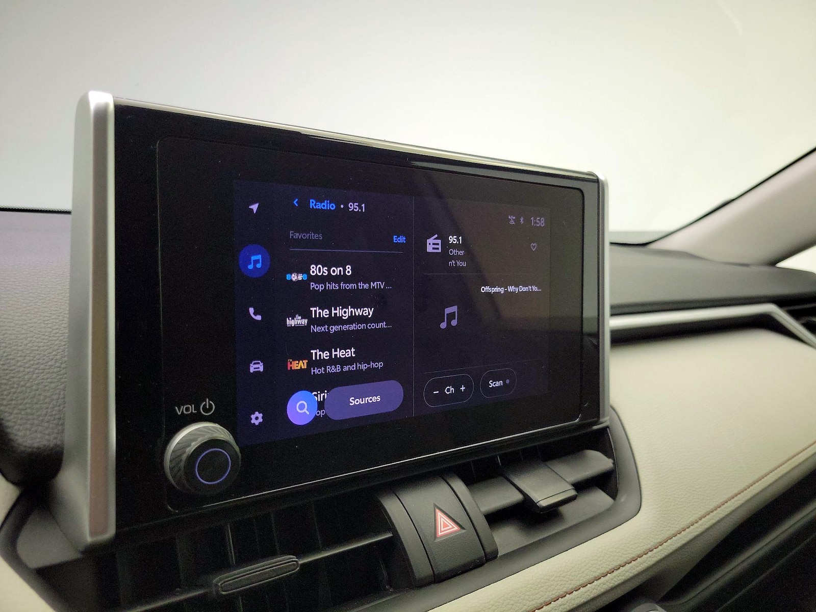 2024 Toyota RAV4 XLE - Photo 14