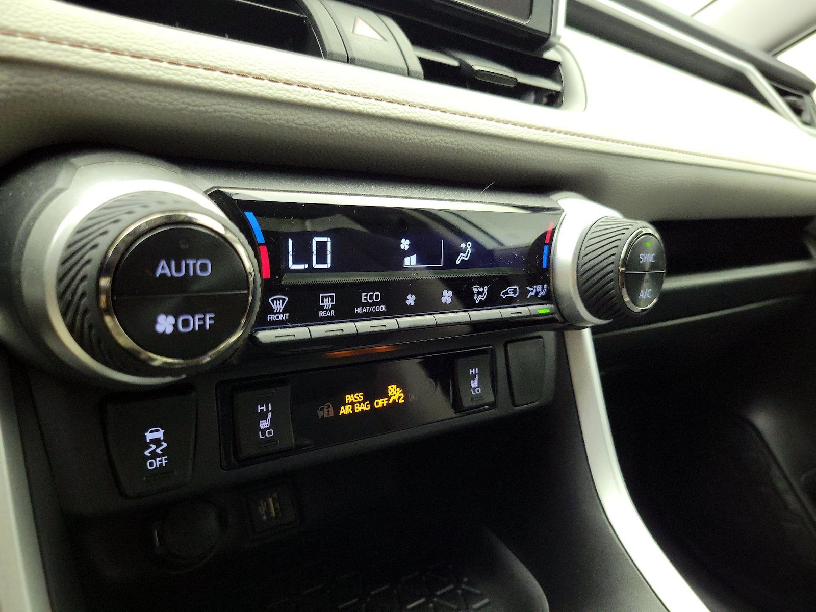 2024 Toyota RAV4 XLE - Photo 15