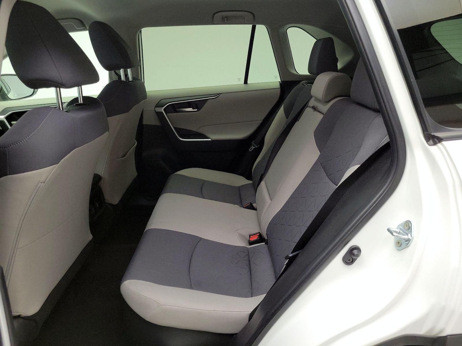 2024 Toyota RAV4 XLE - Photo 18
