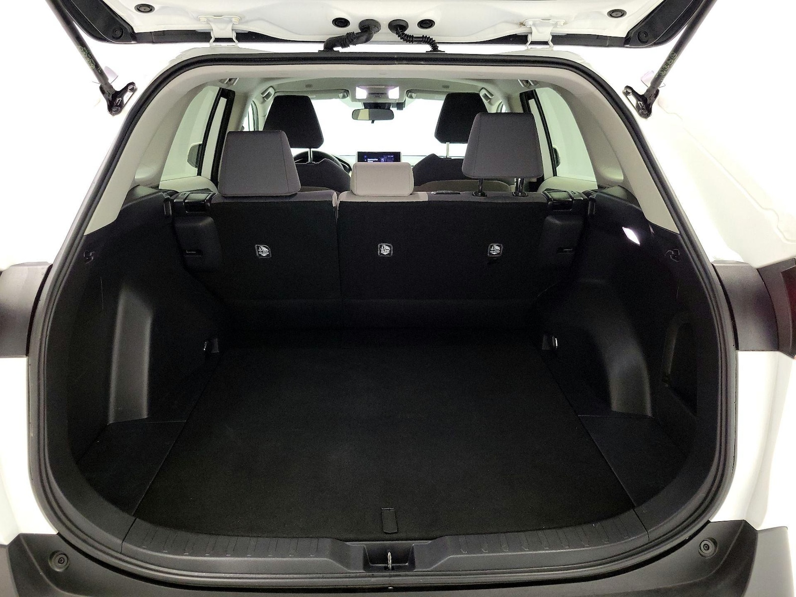 2024 Toyota RAV4 XLE - Photo 19