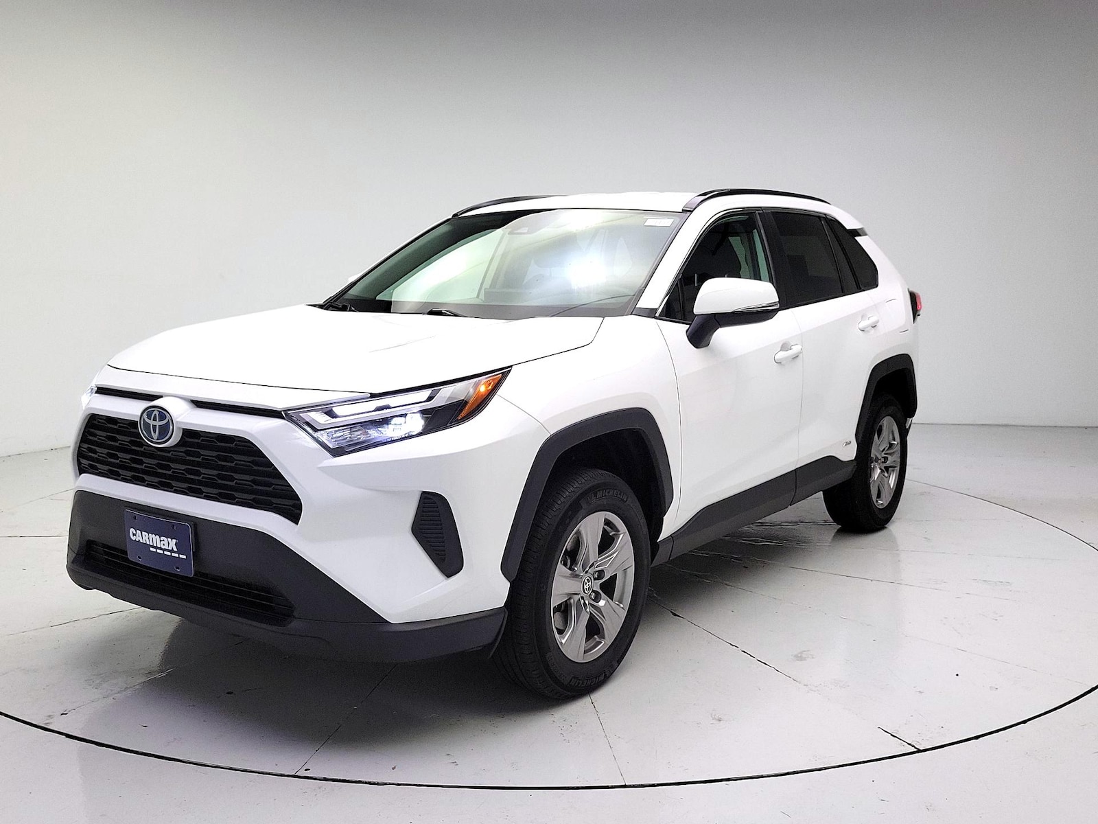 2024 Toyota RAV4 XLE - Photo 3