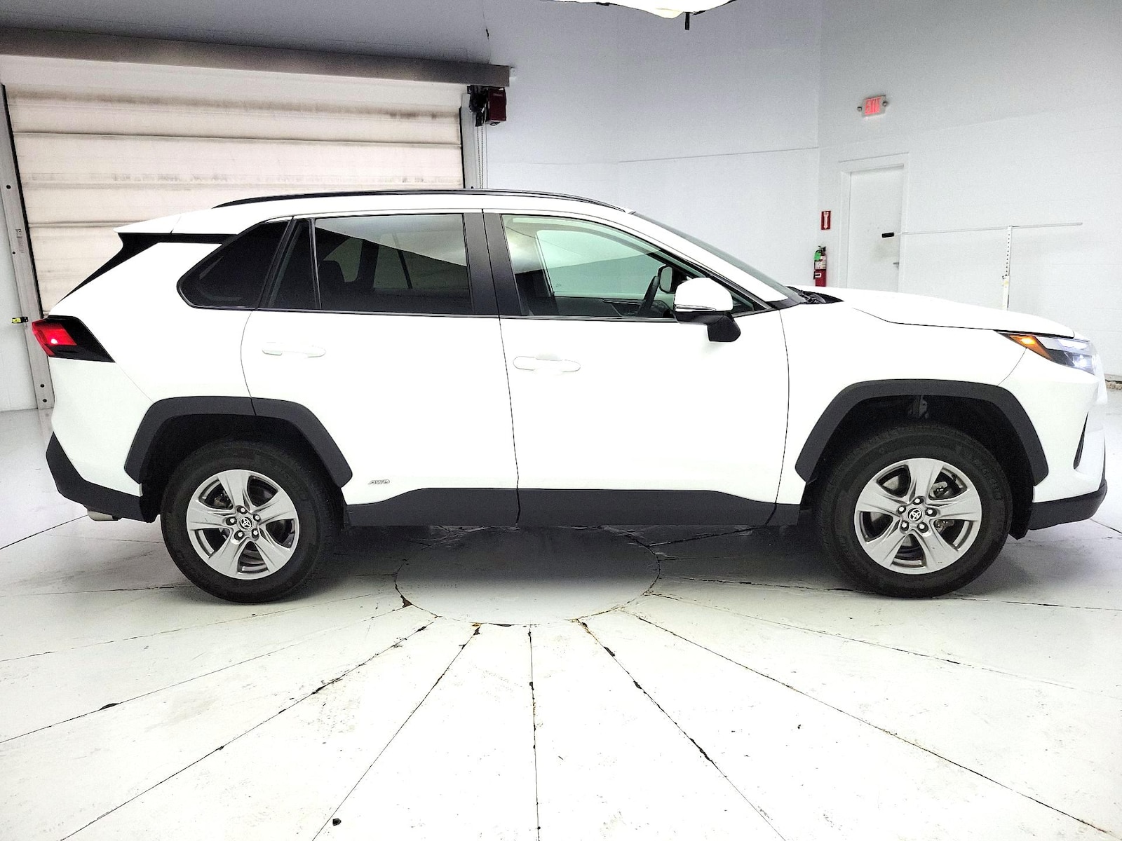 2024 Toyota RAV4 XLE - Photo 4