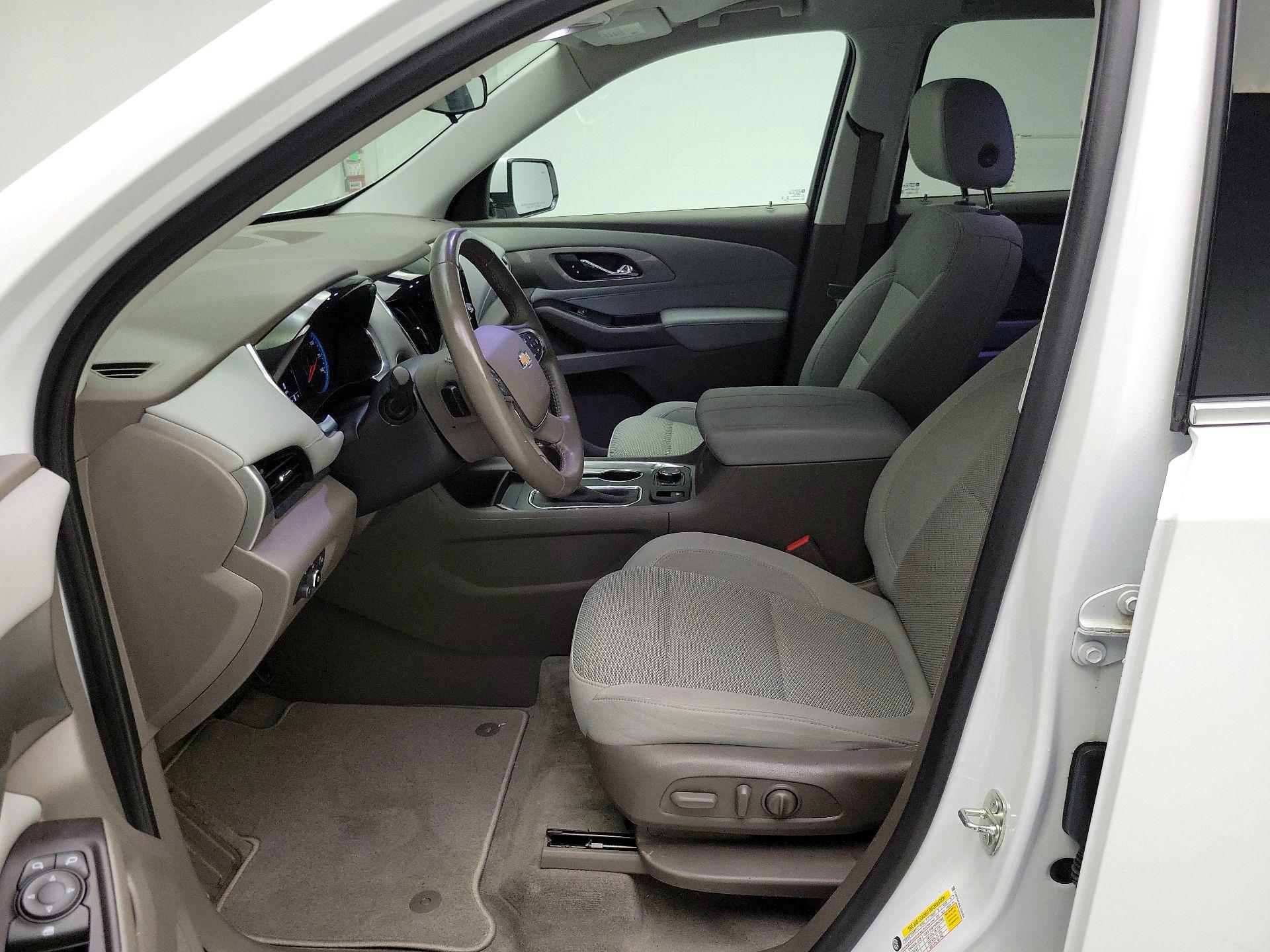 Thumbnail: 2020 Chevrolet Traverse - 9