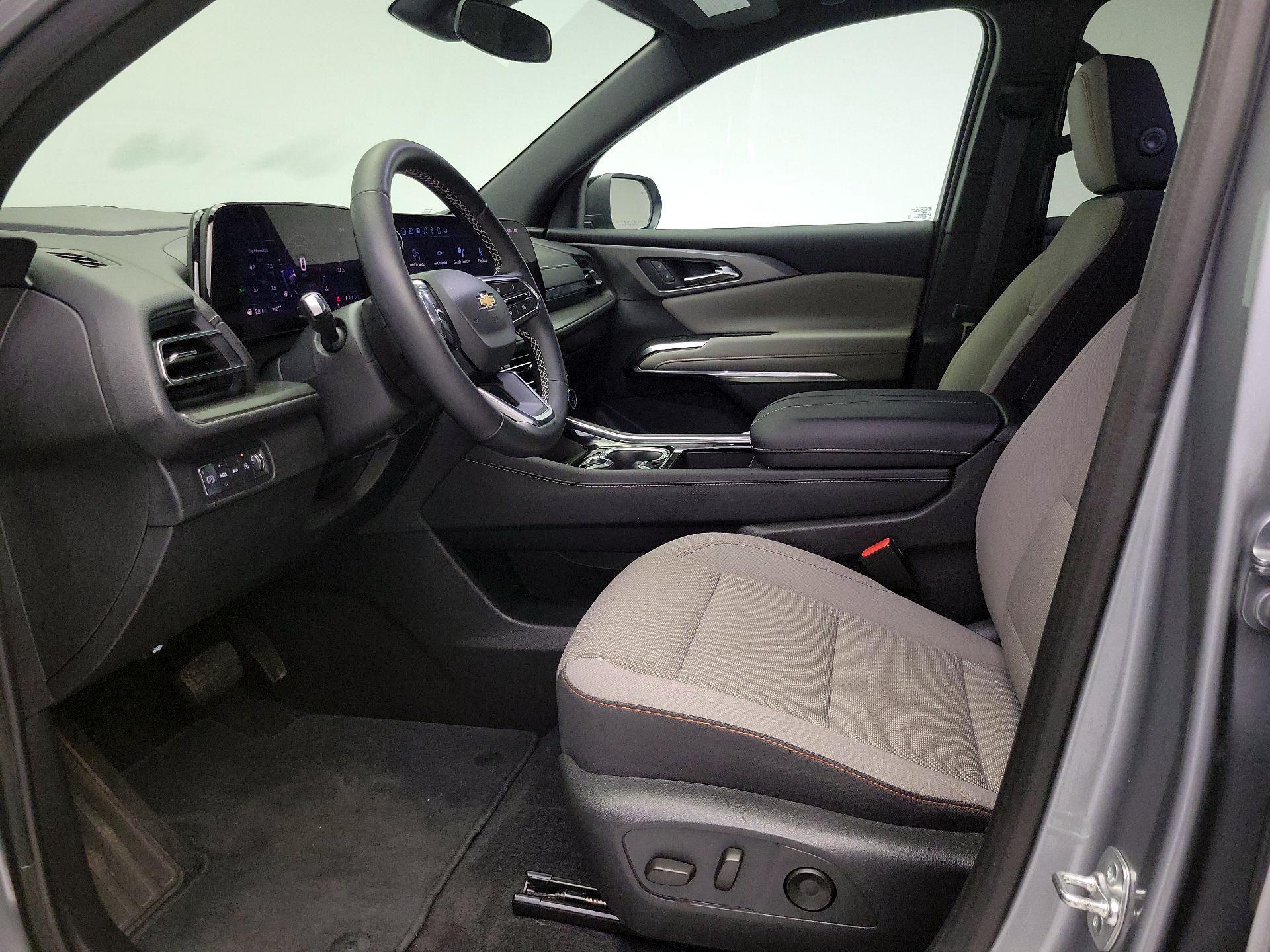 Thumbnail: 2025 Chevrolet Traverse - 11