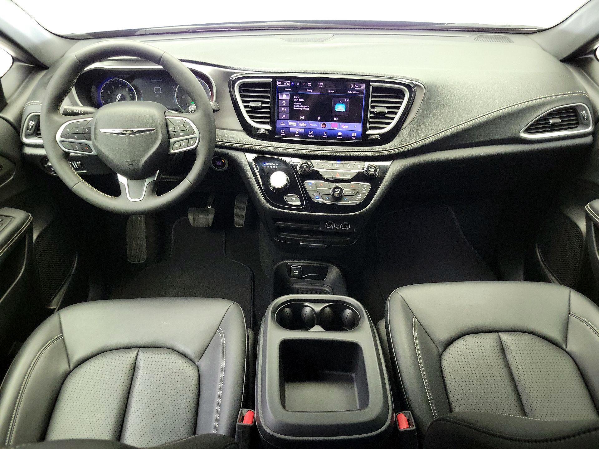 Thumbnail: 2025 Chrysler Pacifica - 9