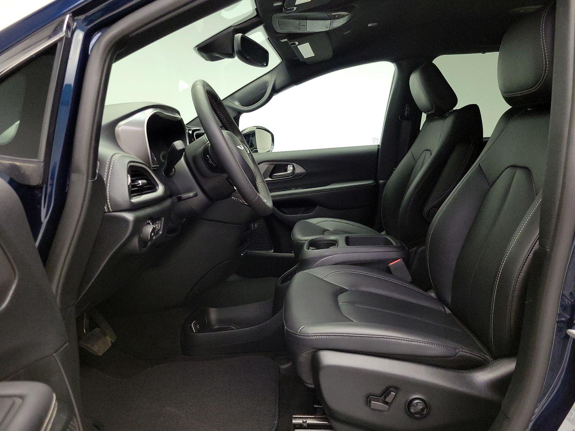 Thumbnail: 2025 Chrysler Pacifica - 11