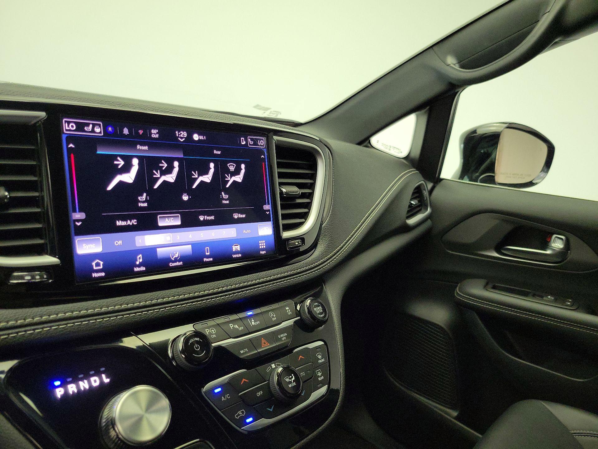 Thumbnail: 2025 Chrysler Pacifica - 16