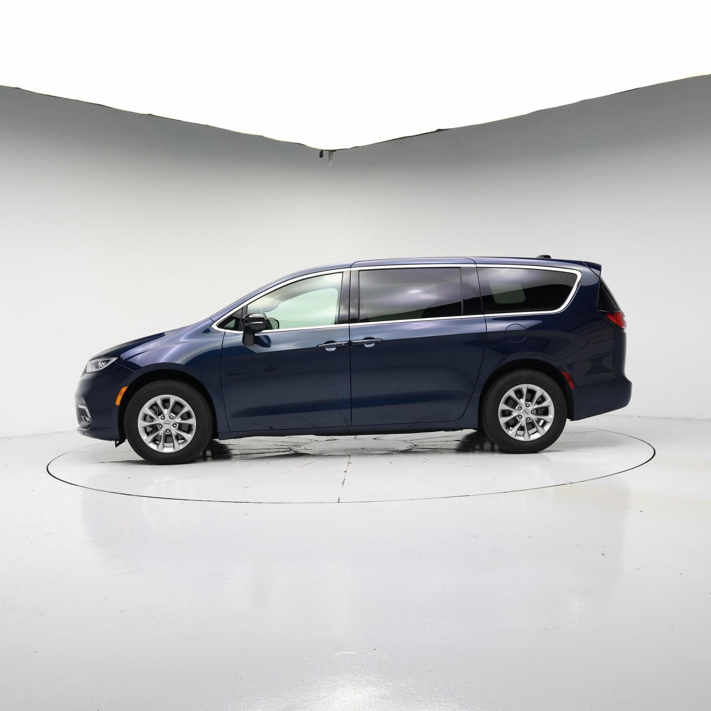 Thumbnail: 2025 Chrysler Pacifica - 3
