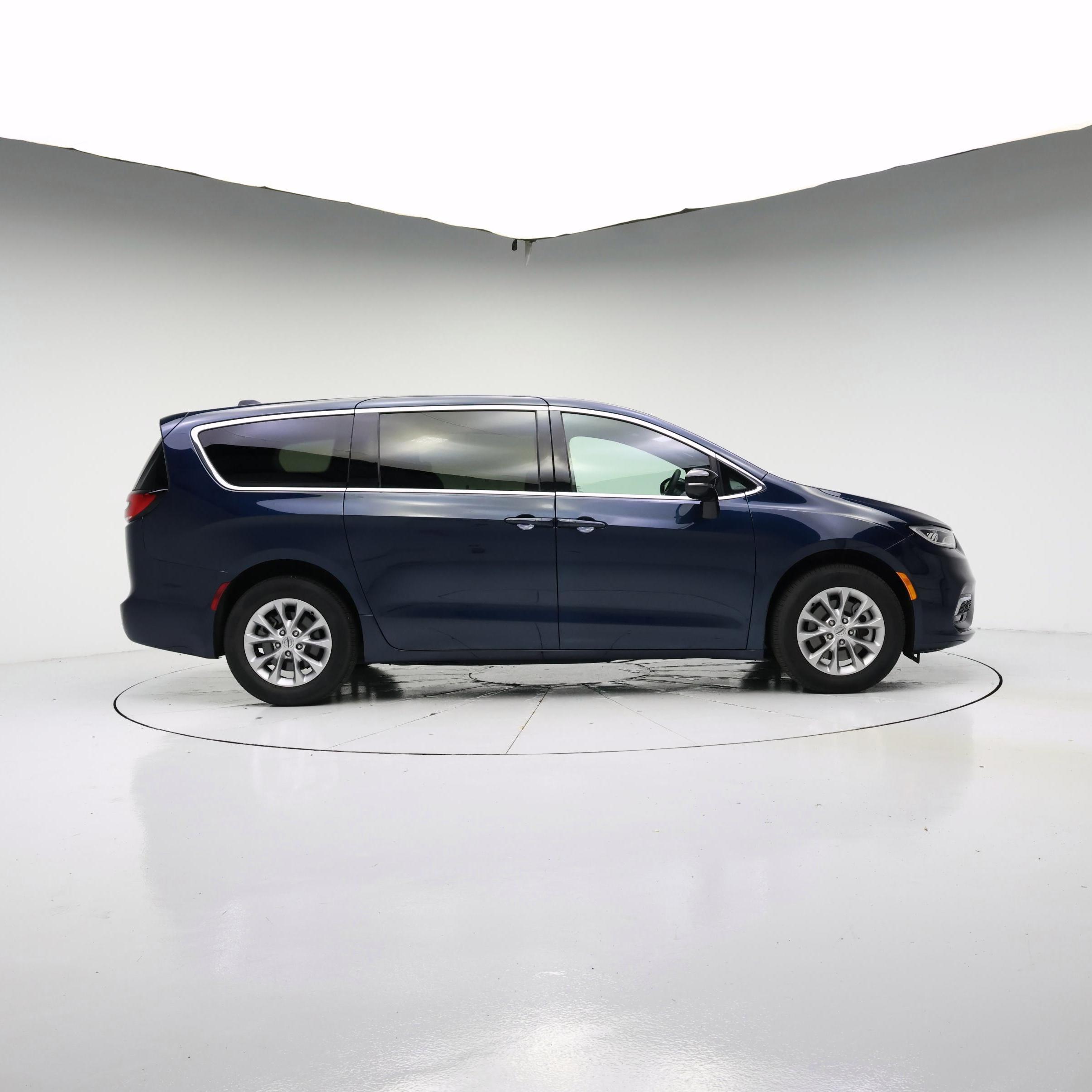 Thumbnail: 2025 Chrysler Pacifica - 7